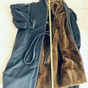 Luxurious Cashmere, fur-lined coat with leather trim, navy size 12/14
